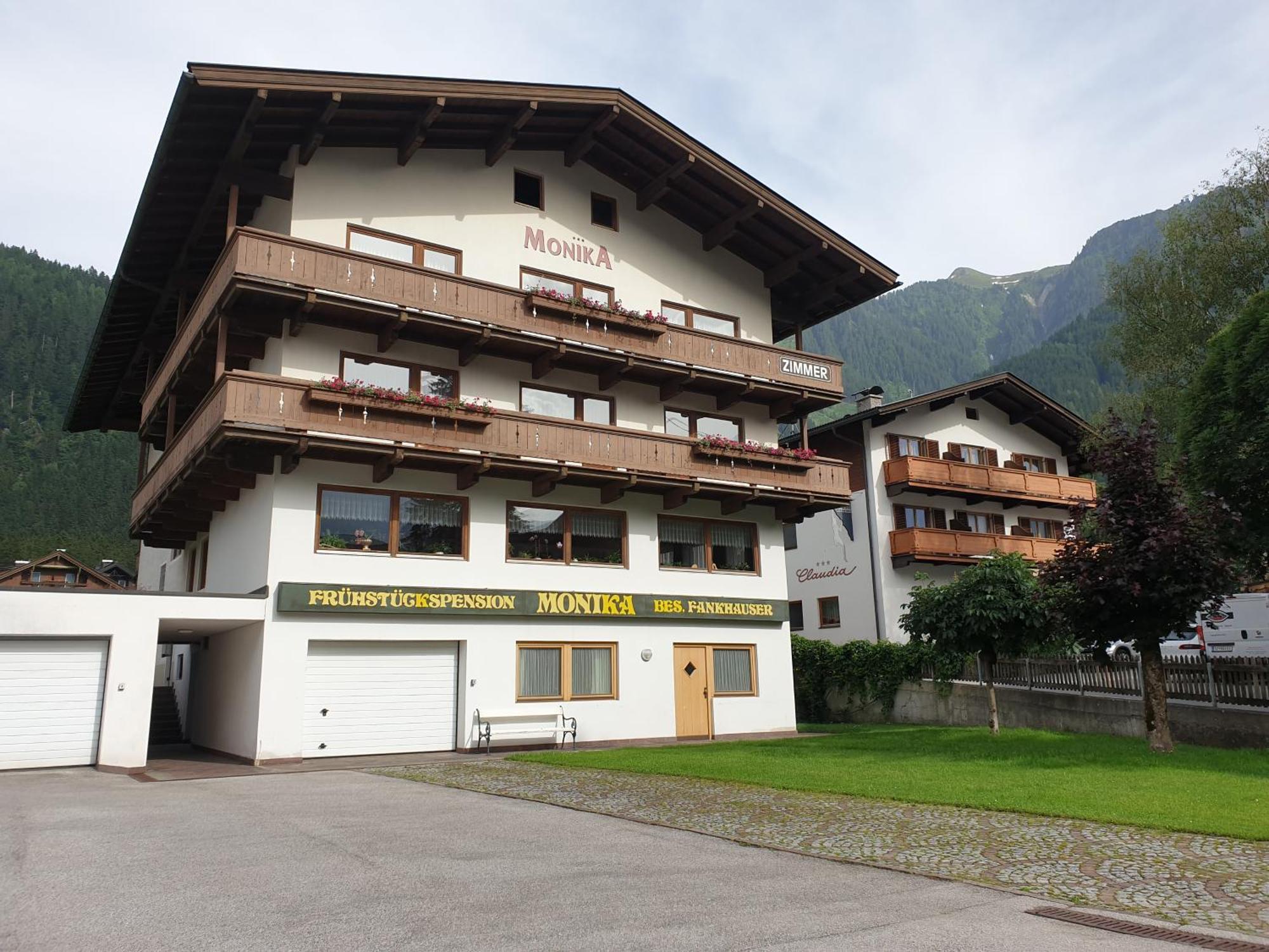 Haus Monika Und Haus Claudia Hotel Mayrhofen Exterior foto