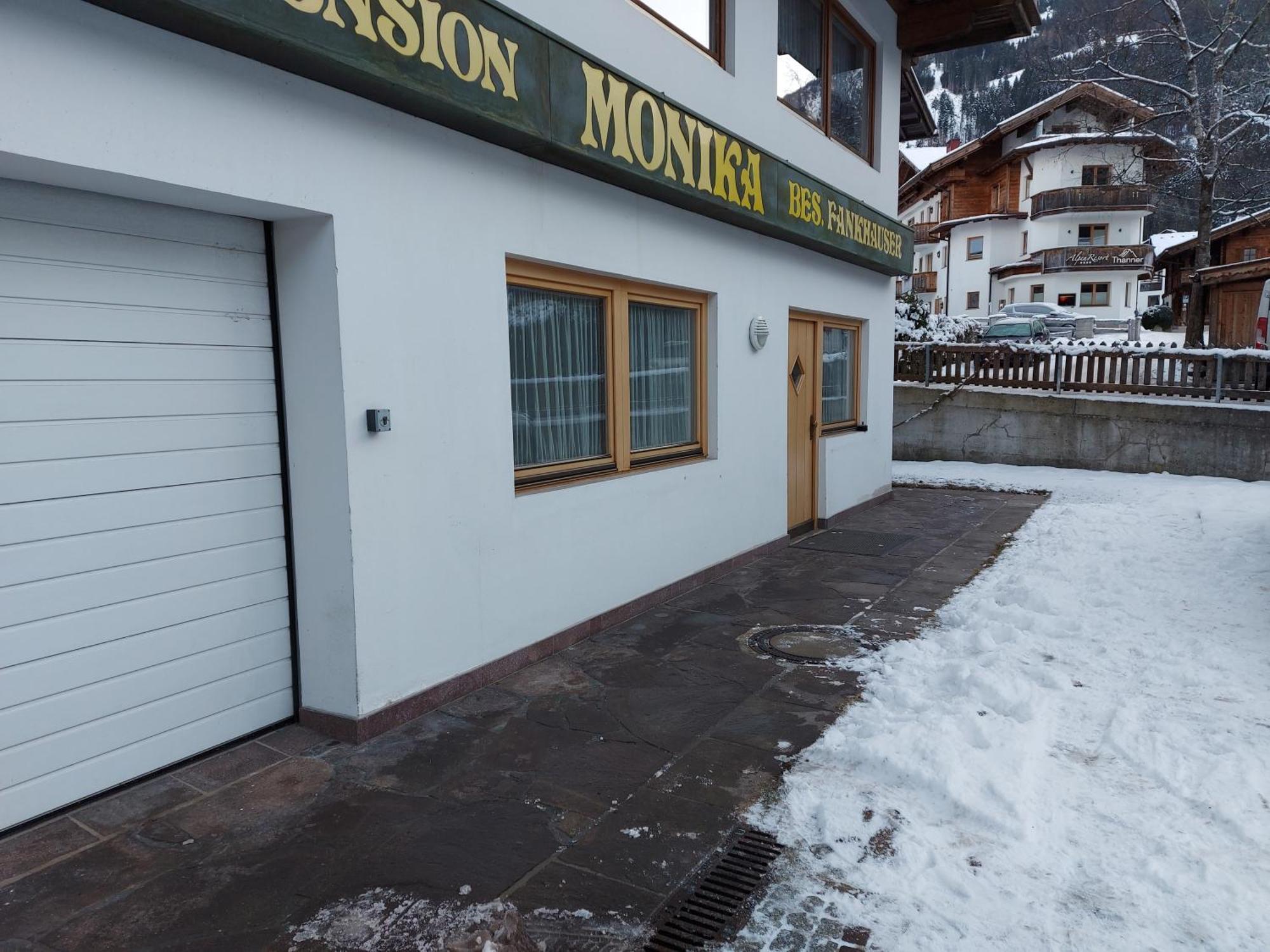 Haus Monika Und Haus Claudia Hotel Mayrhofen Exterior foto