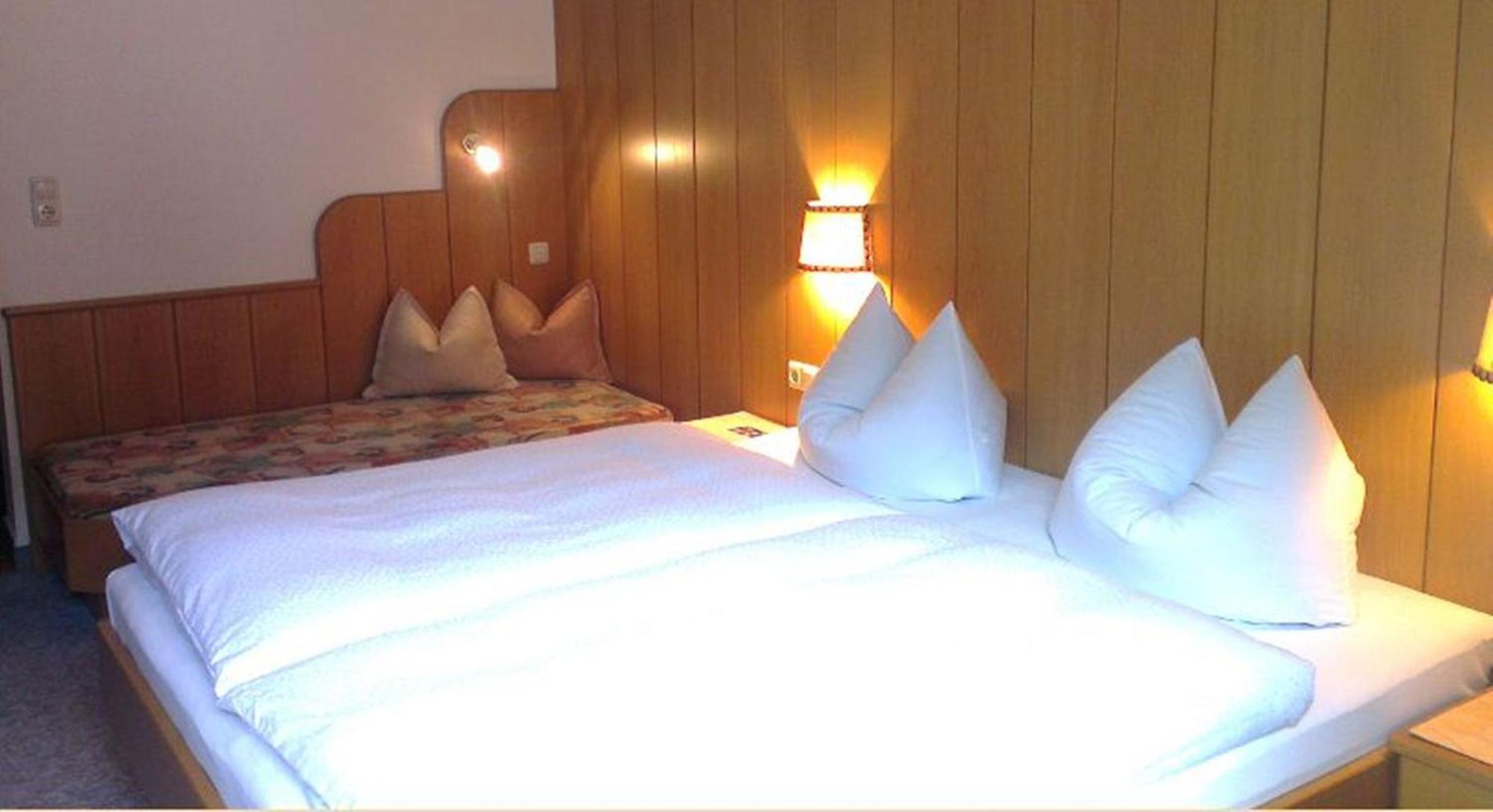 Haus Monika Und Haus Claudia Hotel Mayrhofen Quarto foto